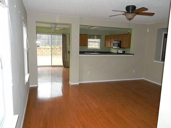5th image of 2328 Emerald Ln