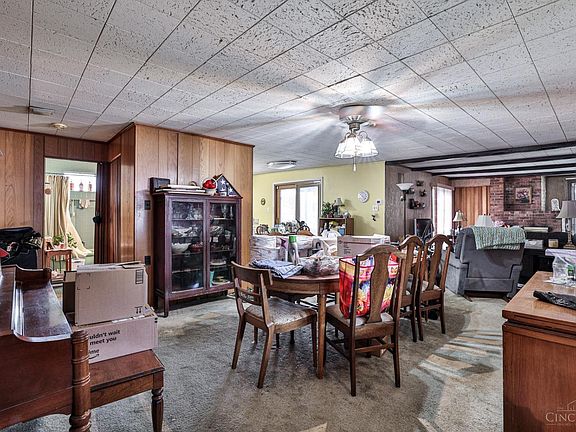 4th image of 1427 Saint Clair Ave