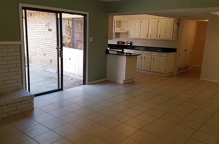 4709 Woodfield Dr — Photo 6