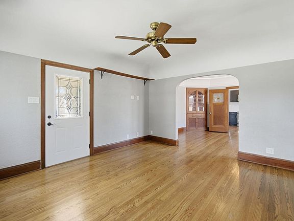 3rd image of 3812 E Carpenter AVENUE