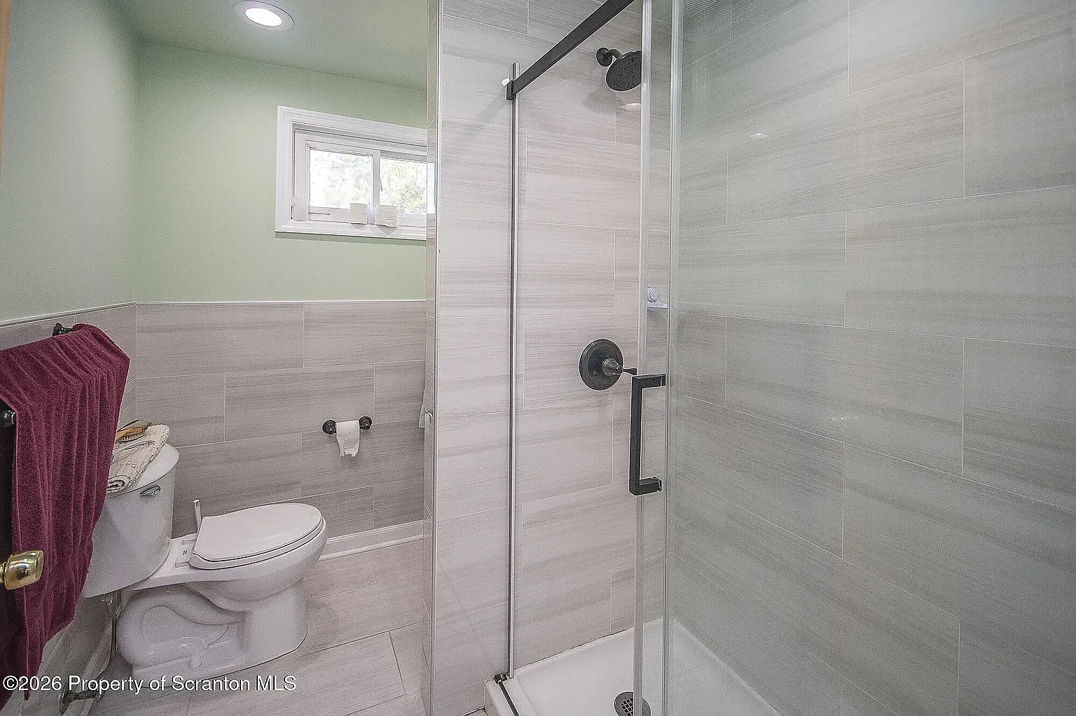 6 bed, 3402 sqft, $400 — Photo 2