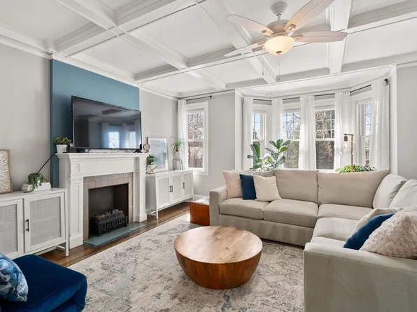 585 Franklin St APT 4, Melrose, MA 02176