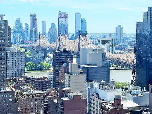 Rented by Manhattan Realty Group | media 17