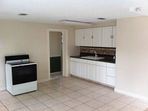 3rd image of 6017 W Burke St