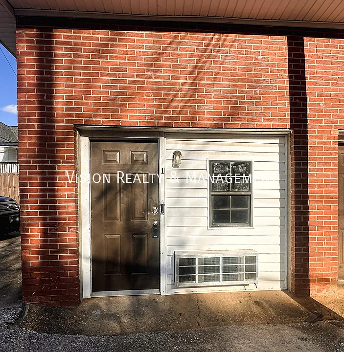 215 Buchanan St N #1