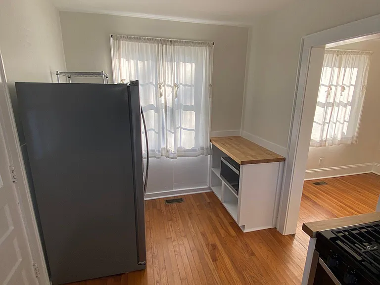 420 Bickett Blvd — Photo 12