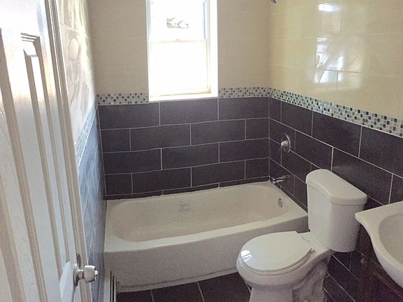 3rd image of 558 E. 220 St.