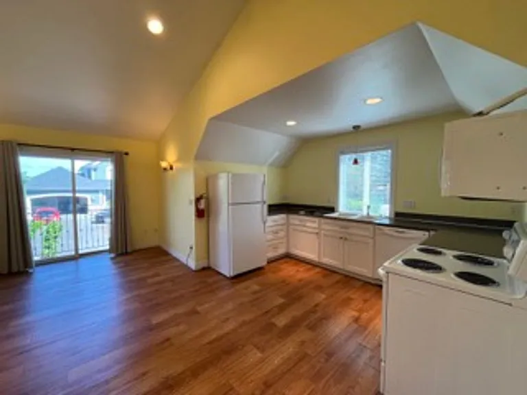 21012 Military Rd S — Photo 5