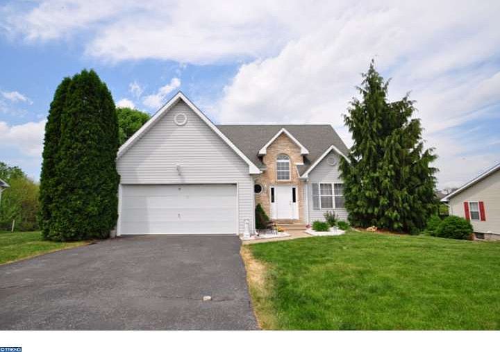 1st image of 1416 Camelot Dr