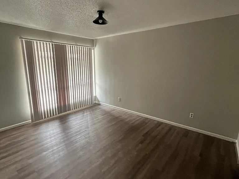 Malibu Apartments — Photo 16
