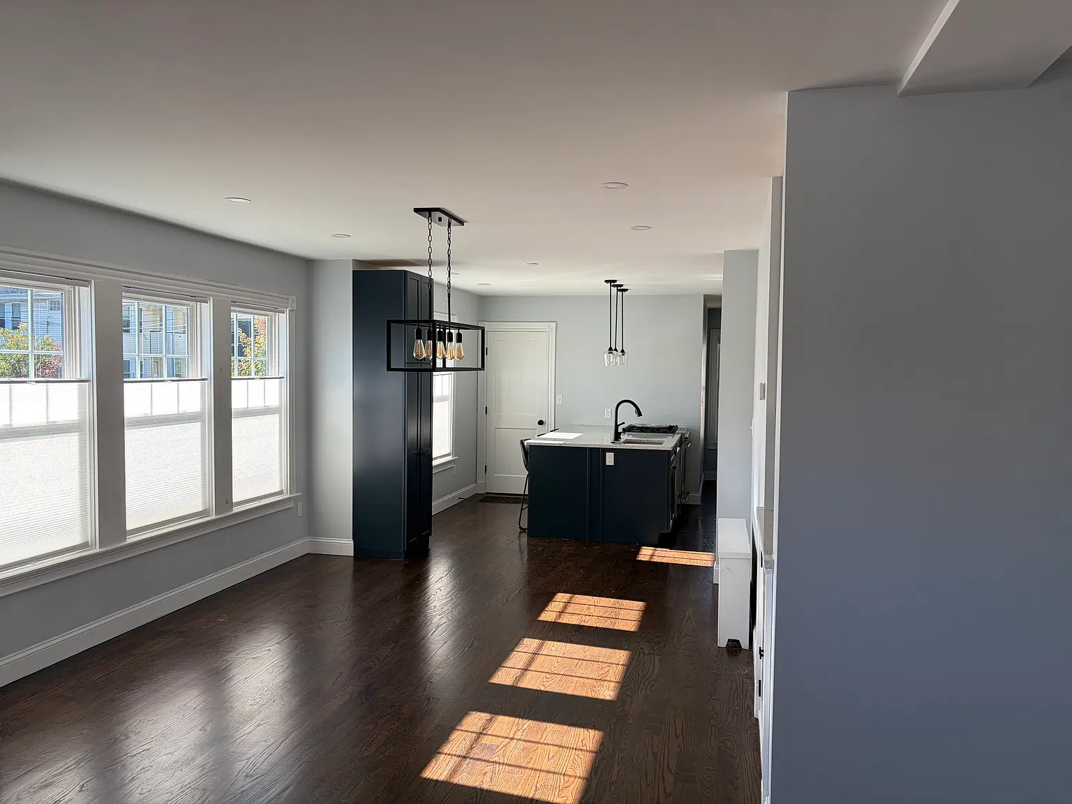 2 bed, 1100 sqft, $2,700 — Photo 2