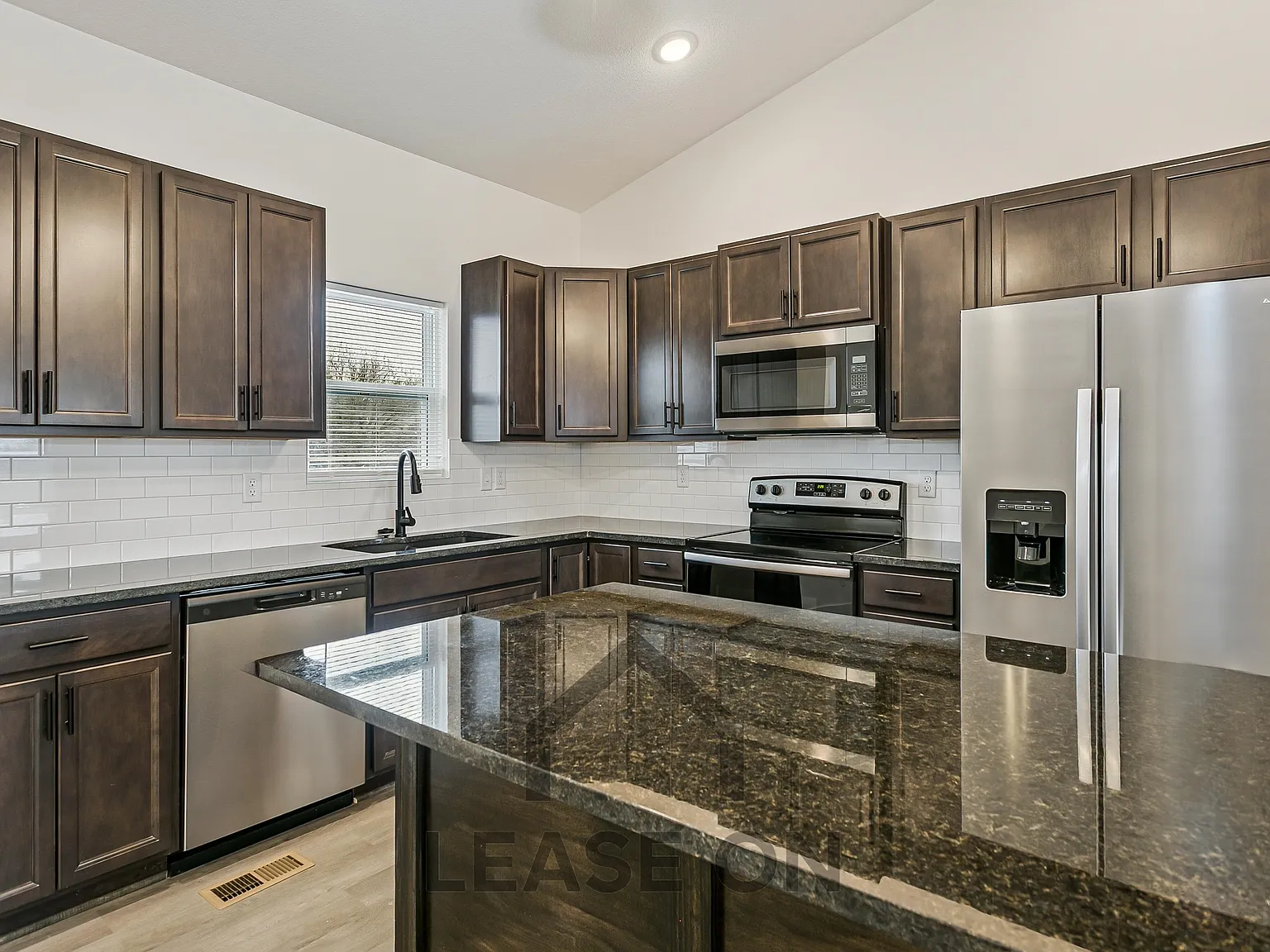 4 bed, 2000 sqft, $1,850 — Photo 4
