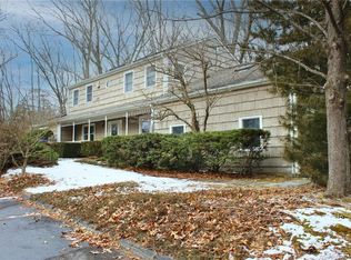 12 Bumblebee Ln, Norwalk, CT 06851