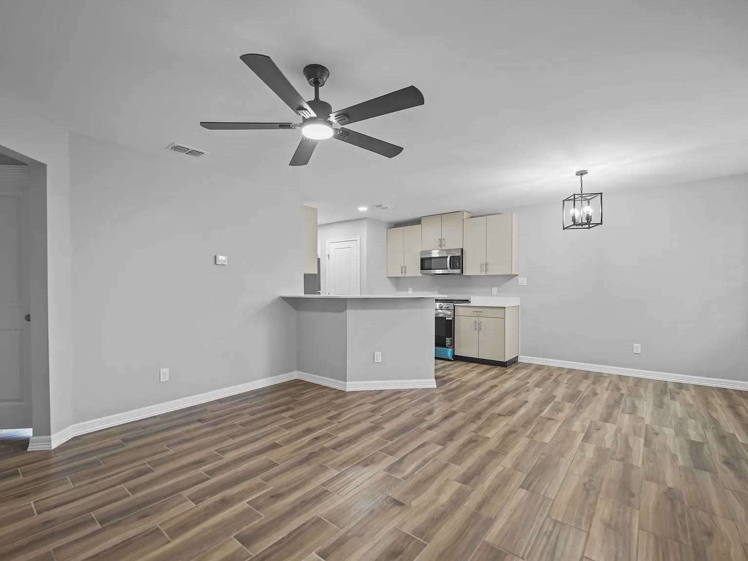 Legance - Lot 23 - 2005 Southridge Avenue - E — Photo 2