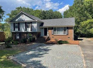 1615 Bonnie Ln, Charlotte, NC 28213