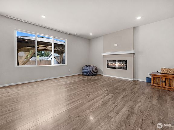 4th image of 9814 Hawkins Avenue