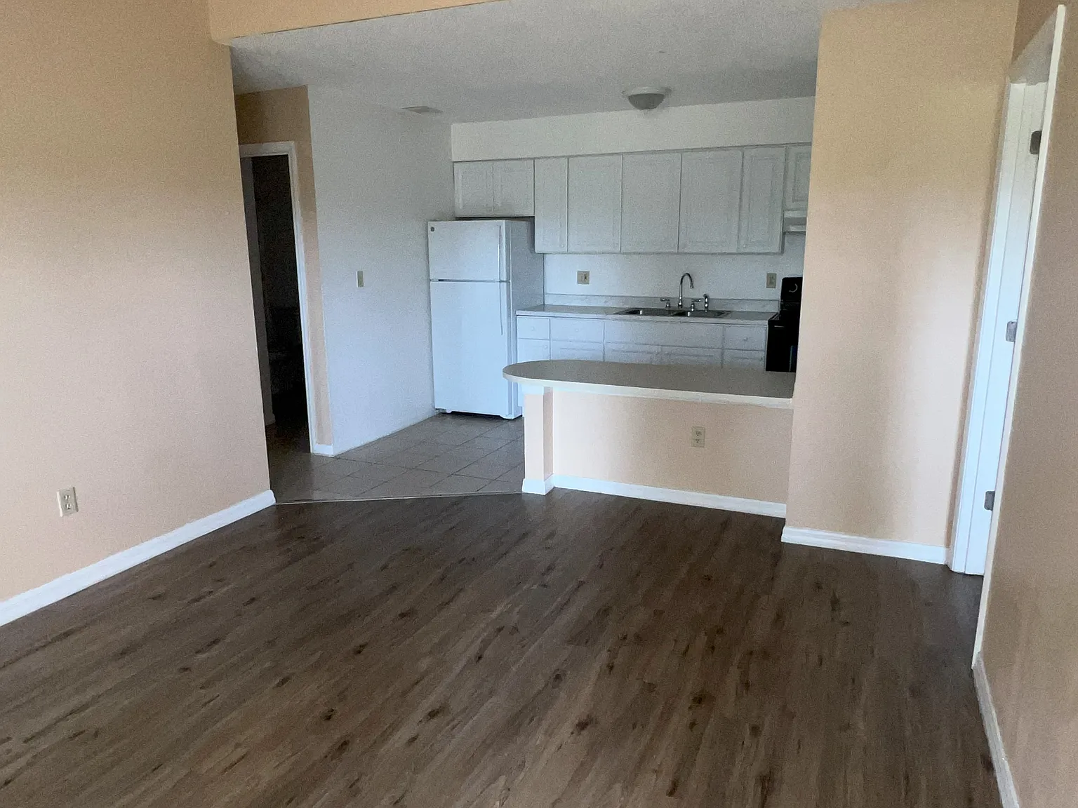 2 bed, 900 sqft, $1,200 — Photo 2