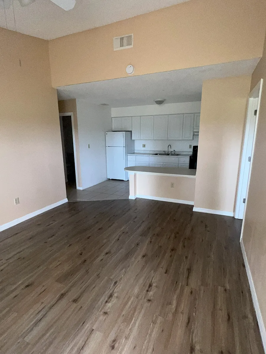 Building Photo - 6790 McLaren Pl