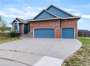 5270 N Holder Ct, Wichita, KS 67226