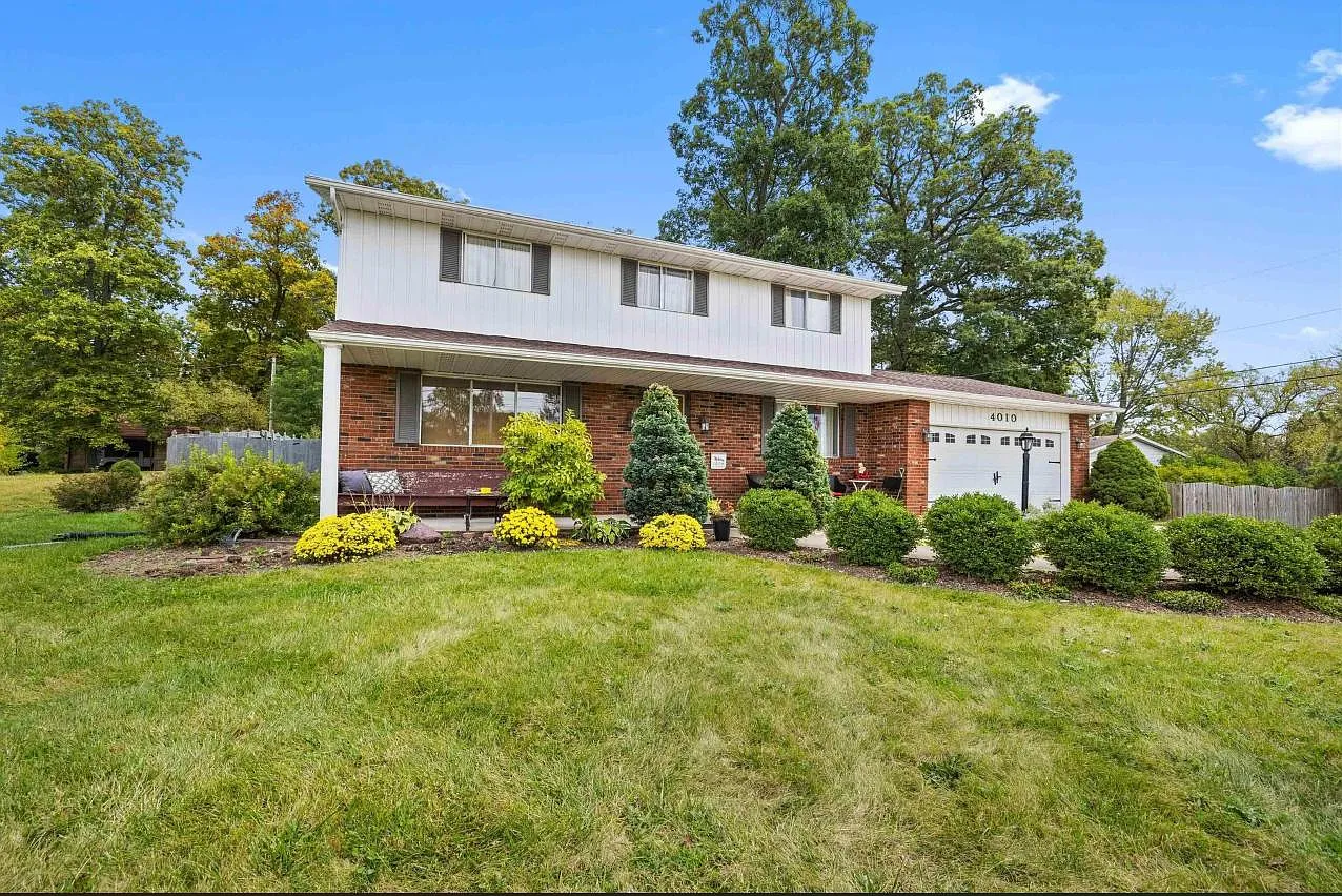 4 bed, 2.5 bath, 2574 sqft, $2,500 — Photo 3