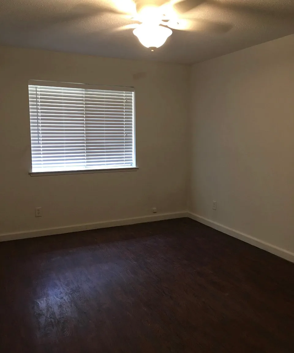 3 bed, 1267 sqft, $2,194 — Photo 4