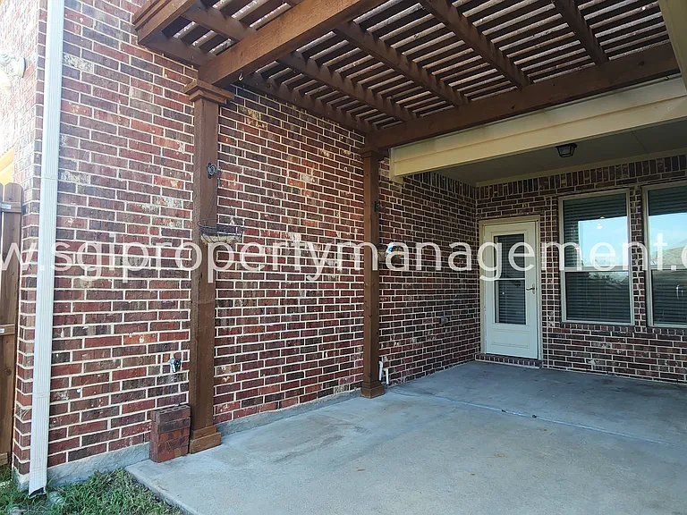 1369 Crescent Cove Dr — Photo 33