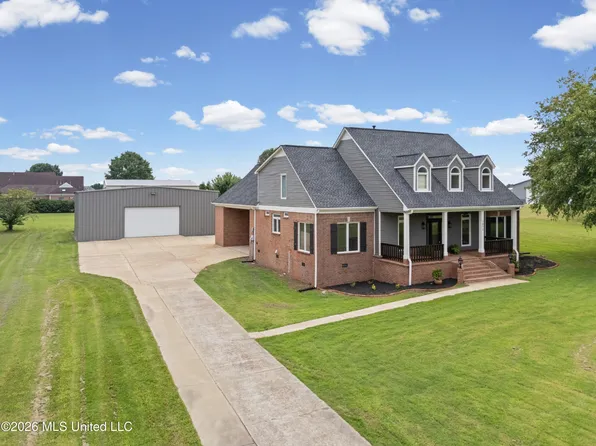 1890 Green Village Dr, Hernando, MS 38632