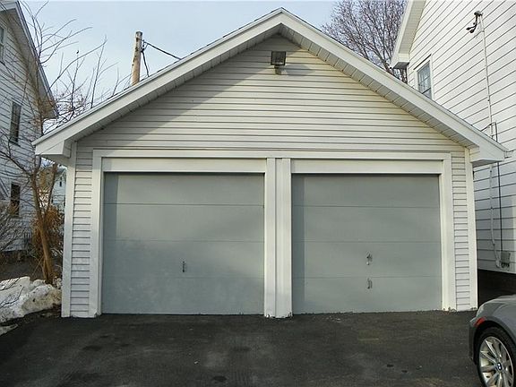 3rd image of 1067 N Winton Rd