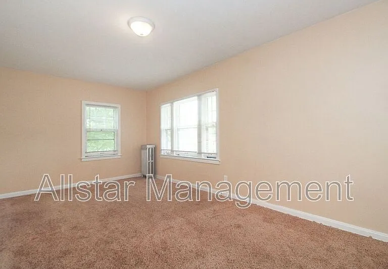2100 Cottage Grove Dr — Photo 10