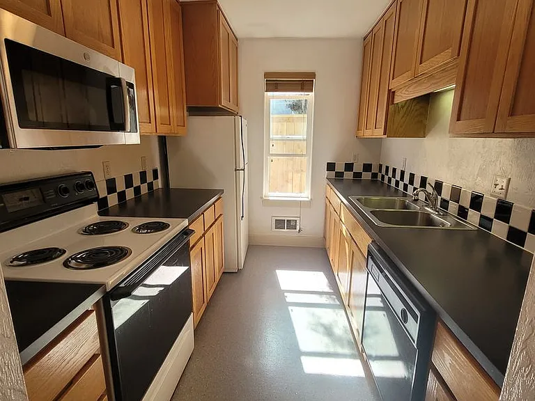 1512 Lincoln St — Photo 10