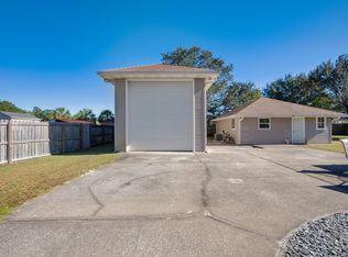 2162 Las Vegas Trl, Navarre, FL 32566