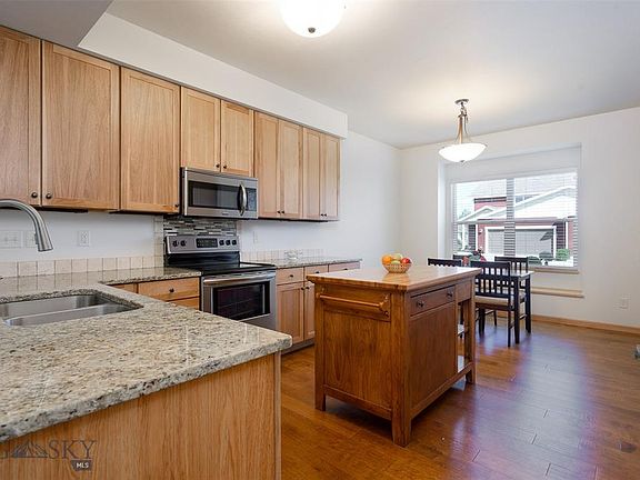 3rd image of 215 Eagle Creek Dr