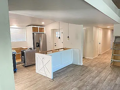 5215 E 8th St — Photo 5