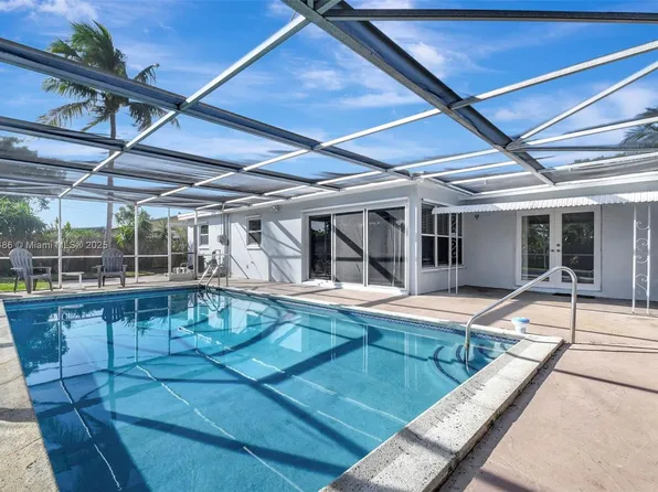 748 W Jasmine Dr, Lake Park, FL 33403