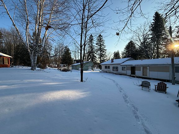 3rd image of 922 Calais Road