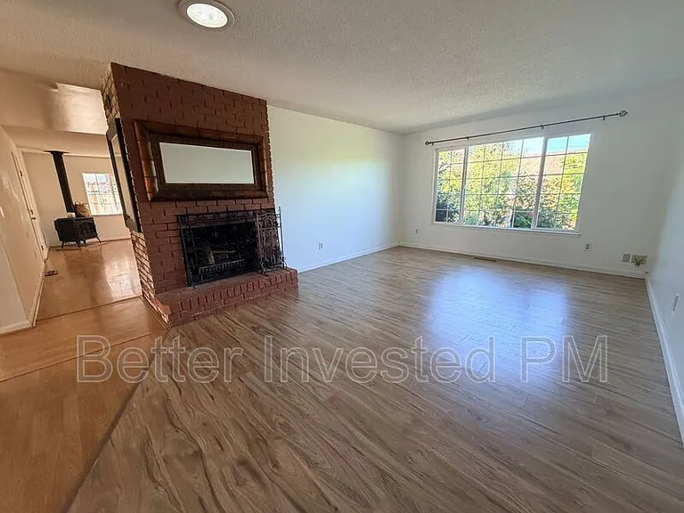 1713 Mariposa Dr — Photo 2