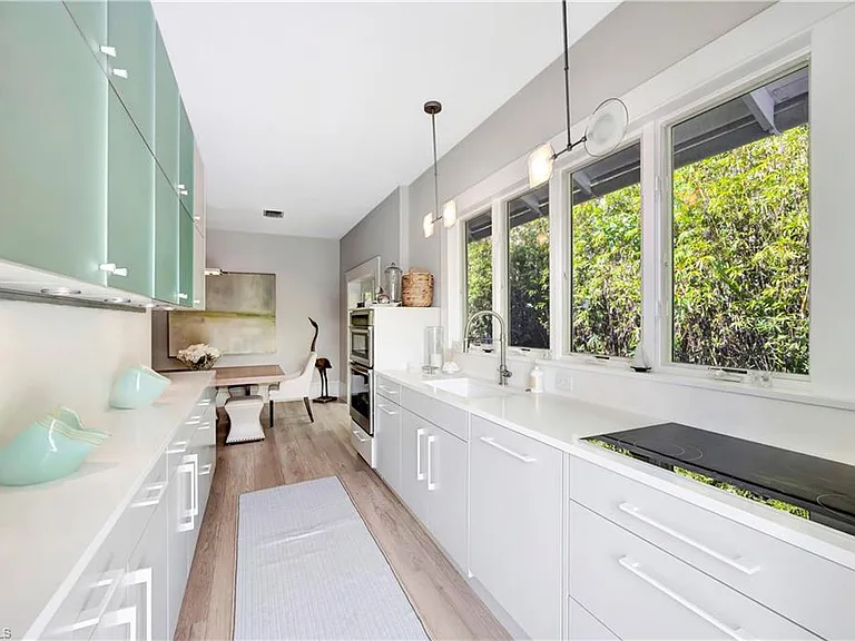 1375 Gordon Dr — Photo 14
