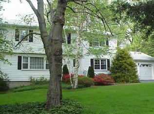 206 Lake Ave, Trumbull, CT 06611