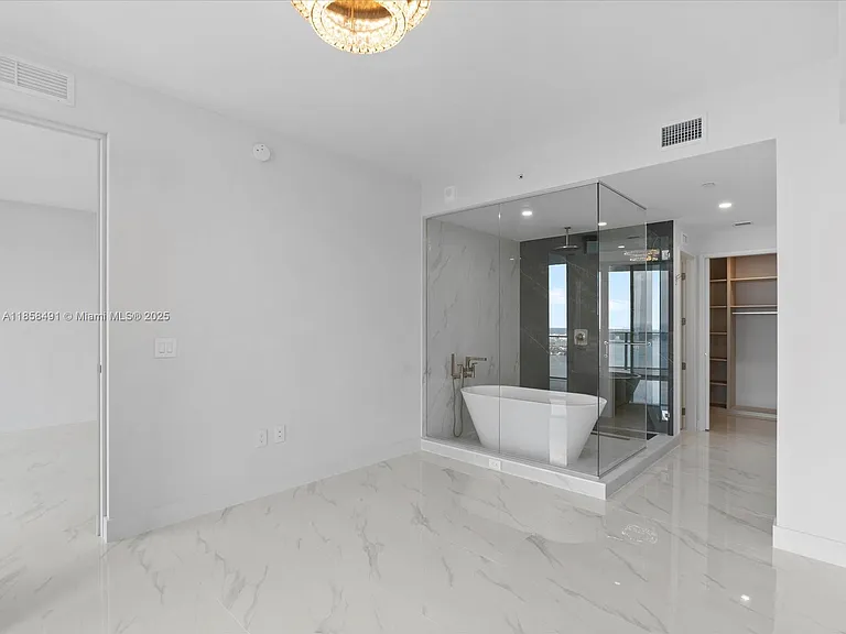 700 NE 24th St #4906 — Photo 20
