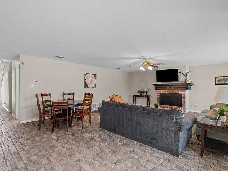 8128 Heritage Place Dr — Photo 4