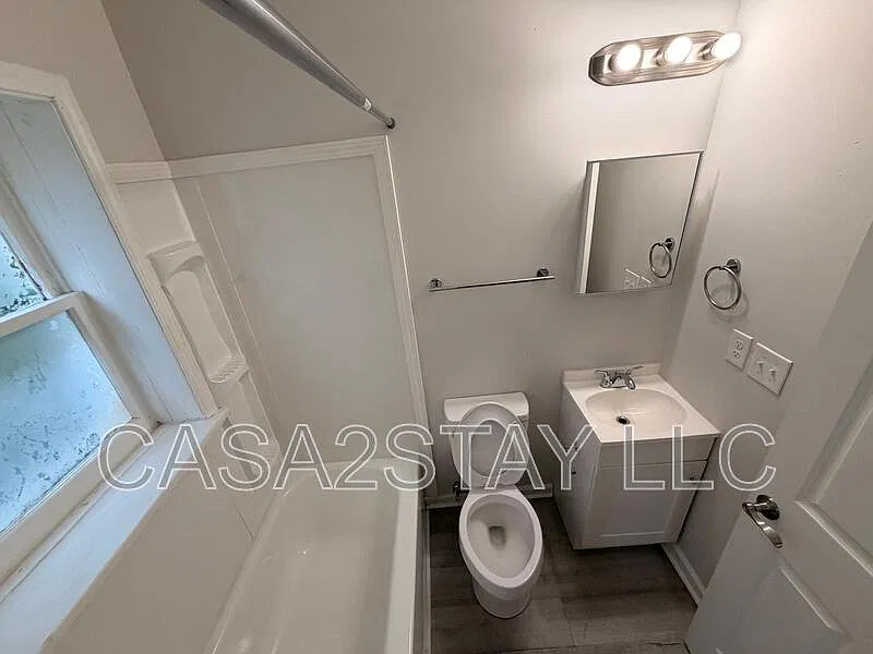 1 bed, 1.0 bath, $795 — Photo 4