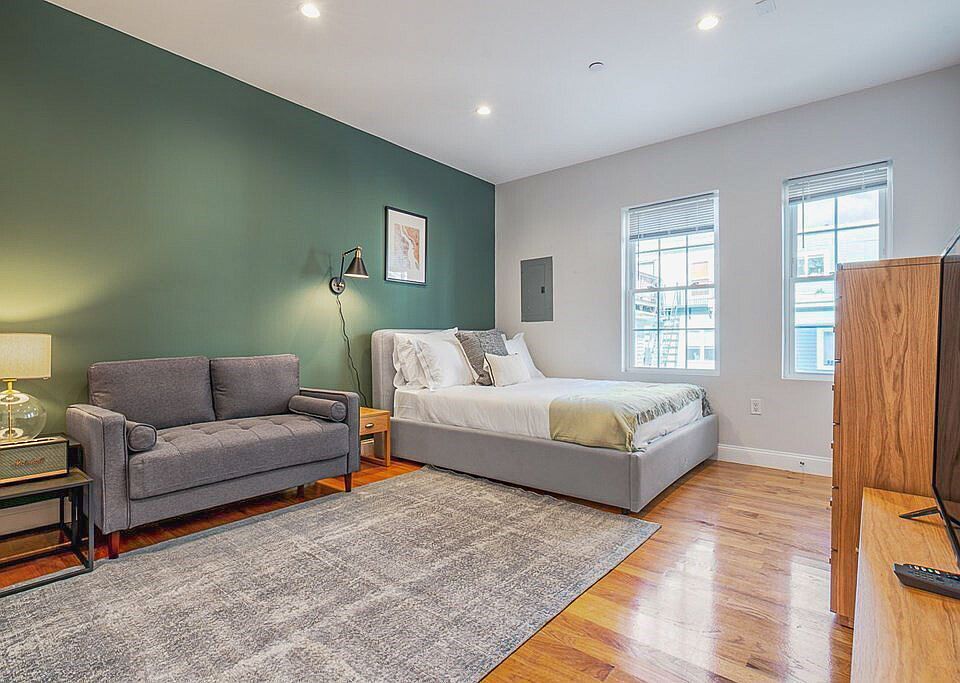 1st image of 309R Sumner St #2L