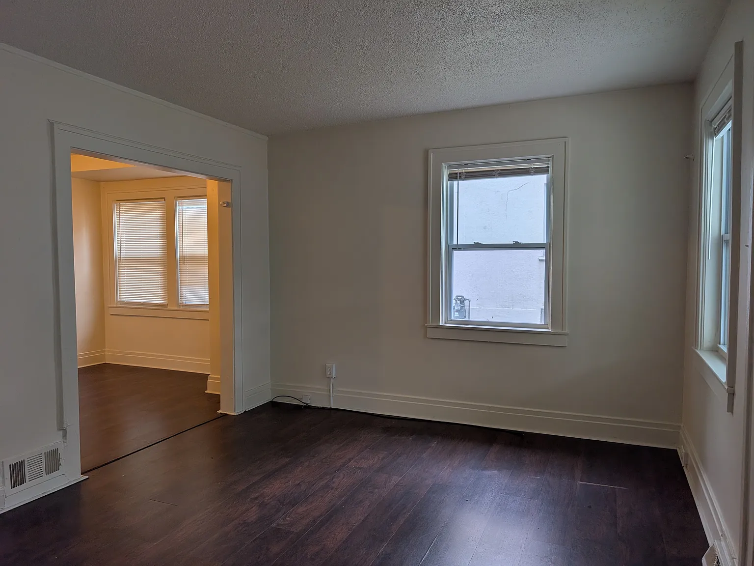 2 bed, 950 sqft, $1,075 — Photo 4