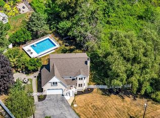 57 Clinton St, Amesbury, MA 01913