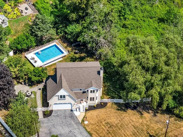 57 Clinton St, Amesbury, MA 01913