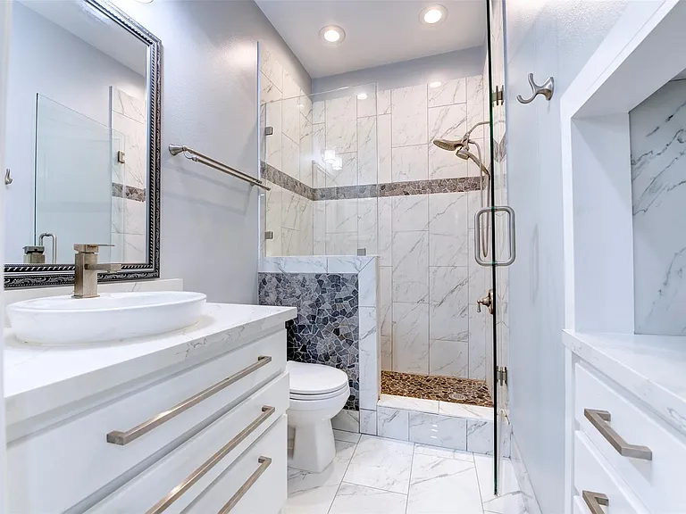 34 Waugh Dr #D — Photo 6