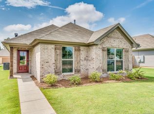 18 Charlton Pl, Deatsville, AL 36022