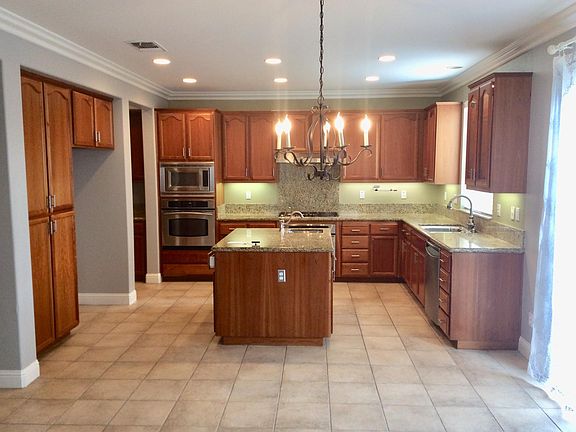 3rd image of 1062 Tulloch Dr