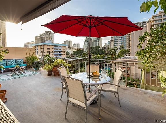 This is where the owners have coffee, lunch and dinner every day. Views are great.