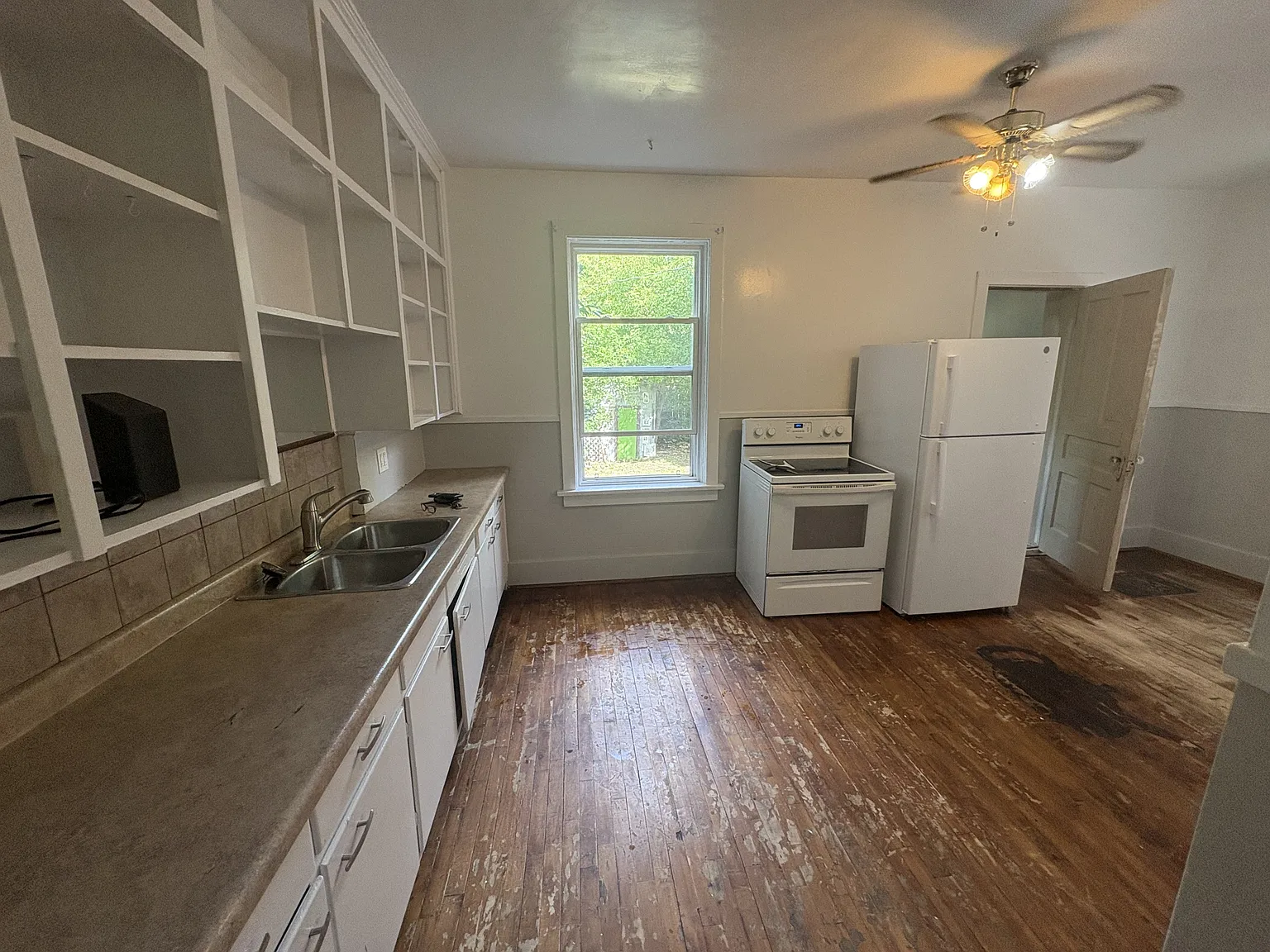 Studio, 1.5 bath, $2,200 — Photo 3